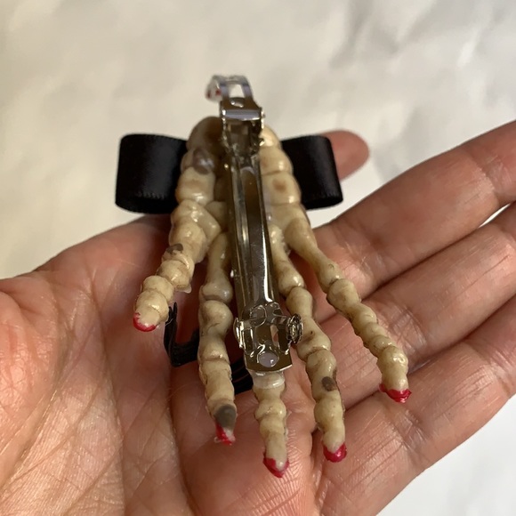 Skeleton hair clip with bow & black widow barrette - Picture 9 of 14